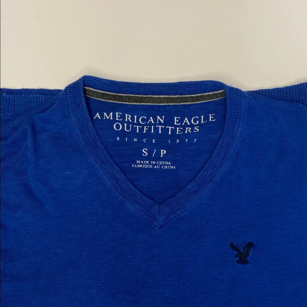 American Eagle Sweater blue men’s v neck small